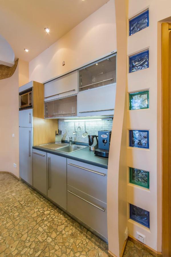 3-Room Apartments On Khreshchatyk. Building With Star Kiev Exterior foto